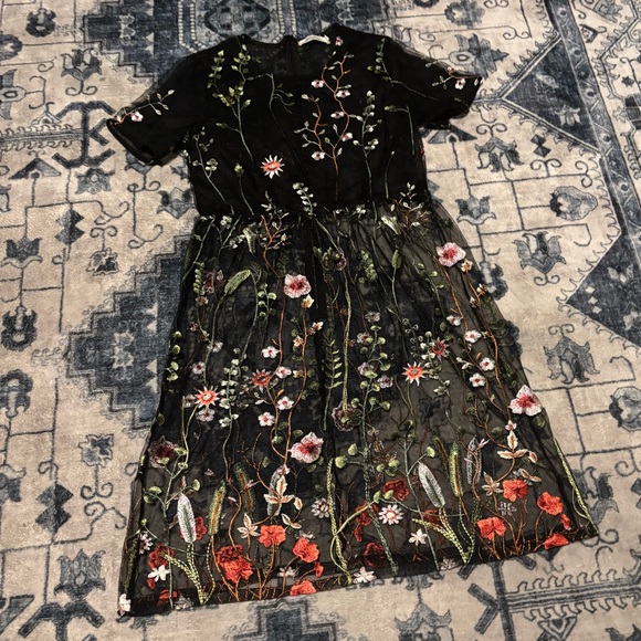 metisu Dresses & Skirts - METISU BLACK FLORAL MESH SHORT-SLEEVE SUMMER LIGHTWEIGHT EMBROIDERED MIDI DRESS